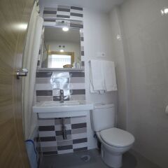 Отель Hostal Carracedo ванная
