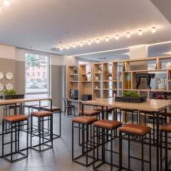 AZIMUT Hotel Vienna гостиничный бар