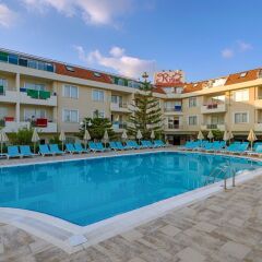 Risus Hotel Side бассейн
