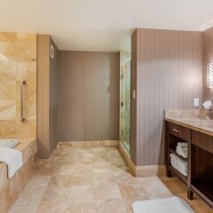 Отель Omni At California Plaza Лос-Анджелес ванная
