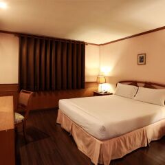 Отель Travel Lodge Suriwongse - Adult Only Бангкок комната для гостей фото 3