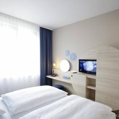 Отель H2 Hotel Berlin Alexanderplatz Германия, Берлин - 5 отзывов об отеле, цены и фото номеров - забронировать отель H2 Hotel Berlin Alexanderplatz онлайн комната для гостей фото 3