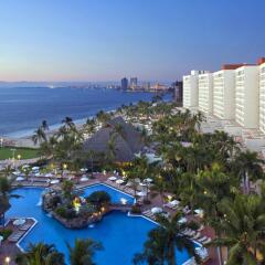 Отель Sheraton Buganvilias Resort & Convention Center пляж