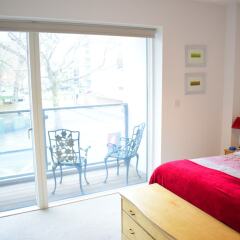 Отель Bermondsey 2 Bedroom Flat With Garden Великобритания, Лондон - отзывы, цены и фото номеров - забронировать отель Bermondsey 2 Bedroom Flat With Garden онлайн балкон