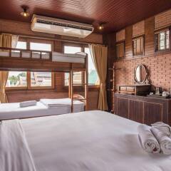 Отель Feung Nakorn Balcony Rooms and Cafe комната для гостей фото 5