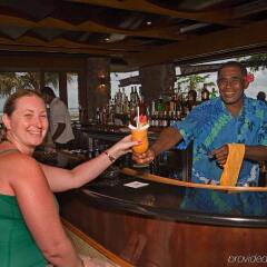 Отель The Naviti Resort Фиджи, Вити-Леву - отзывы, цены и фото номеров - забронировать отель The Naviti Resort онлайн гостиничный бар