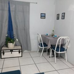 Отель Hostal Gato Azul Habitaciones Privadas Мексика, Гвадалахара - отзывы, цены и фото номеров - забронировать отель Hostal Gato Azul Habitaciones Privadas онлайн комната для гостей