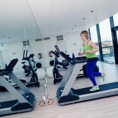 Отель Park Inn By Radisson Stockholm Hammarby Sjöstad фитнесс-зал фото 2
