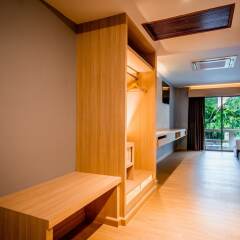 Отель Thanthip Beach Resort сейф в номере