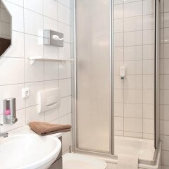Отель Am Hachinger Bach Германия, Нойбиберг - отзывы, цены и фото номеров - забронировать отель Am Hachinger Bach онлайн ванная фото 2