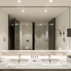 Отель Boeira Garden Hotel Porto Gaia, Curio Collection by Hilton Португалия, Вила-Нова-ди-Гая - отзывы, цены и фото номеров - забронировать отель Boeira Garden Hotel Porto Gaia, Curio Collection by Hilton онлайн ванная фото 2
