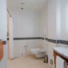 Отель Hampton by Hilton Amsterdam/Arena Boulevard Нидерланды, Амстердам - 2 отзыва об отеле, цены и фото номеров - забронировать отель Hampton by Hilton Amsterdam/Arena Boulevard онлайн ванная фото 2