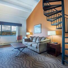 Отель Quality Inn and Suites Summit County комната для гостей фото 4