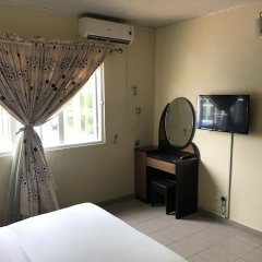 Отель 81 Division Officers Mess Apartment Нигерия, Лагос - отзывы, цены и фото номеров - забронировать отель 81 Division Officers Mess Apartment онлайн удобства в номере фото 2