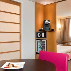 Отель Novotel Zurich City-West Швейцария, Цюрих - 9 отзывов об отеле, цены и фото номеров - забронировать отель Novotel Zurich City-West онлайн удобства в номере