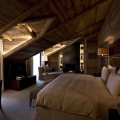 Отель The Alpina Gstaad сейф в номере