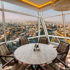 Отель The Biltmore Tbilisi Грузия, Тбилиси - 3 отзыва об отеле, цены и фото номеров - забронировать отель The Biltmore Tbilisi онлайн балкон