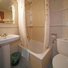 Отель Hostal San Antonio ванная фото 2