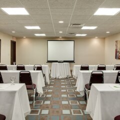 Отель Holiday Inn Niagara Falls Scenic Downtown США, Ниагара-Фолс - отзывы, цены и фото номеров - забронировать отель Holiday Inn Niagara Falls Scenic Downtown онлайн с домашними животными