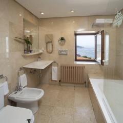 Отель Parador de Hondarribia Испания, Фуэнтеррабиа - отзывы, цены и фото номеров - забронировать отель Parador de Hondarribia онлайн ванная
