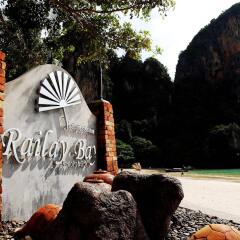 Отель Railay Bay Resort and Spa бассейн