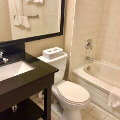 Отель Travelodge by Wyndham Ottawa East Канада, Оттава - отзывы, цены и фото номеров - забронировать отель Travelodge by Wyndham Ottawa East онлайн ванная фото 2