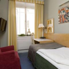 Апартаменты Lady Hamilton Apartments Стокгольм комната для гостей фото 2