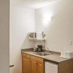 Отель Comfort Inn & Suites Downtown Edmonton в номере фото 2