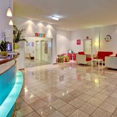 Отель ibis Styles Hamburg Alster City (ex all seasons) Германия, Гамбург - отзывы, цены и фото номеров - забронировать отель ibis Styles Hamburg Alster City (ex all seasons) онлайн интерьер отеля