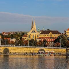 Апартаменты Charming Two-Bedroom Apartment Next To The Emmaus Abbey Прага приотельная территория фото 2