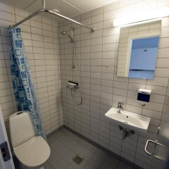 Отель Nørresundby Idrætscenter Дания, Бровст - отзывы, цены и фото номеров - забронировать отель Nørresundby Idrætscenter онлайн ванная