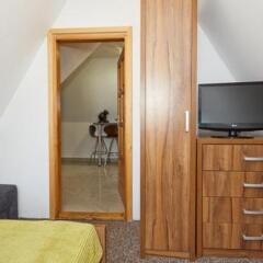 Отель Apartamenty i Pokoje Gościnne DZIEDZIC Józef Закопане сейф в номере
