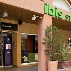Отель ibis Styles Nice Vieux Port Франция, Ницца - 10 отзывов об отеле, цены и фото номеров - забронировать отель ibis Styles Nice Vieux Port онлайн банкомат