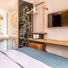 Отель Hôtel Restaurant Au Bœuf Couronné Париж сейф в номере