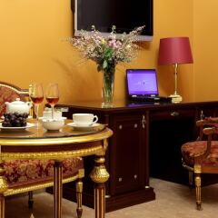 Отель Gallery Park Hotel & SPA, a Châteaux & Hôtels Collection Латвия, Рига - 1 отзыв об отеле, цены и фото номеров - забронировать отель Gallery Park Hotel & SPA, a Châteaux & Hôtels Collection онлайн удобства в номере фото 2