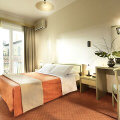 Adrian Hotel комната для гостей