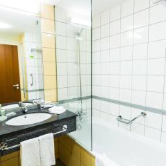 Отель Courtyard by Marriott Prague Airport ванная