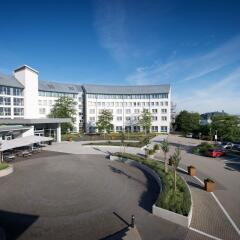 Отель Wyndham Garden Dresden парковка