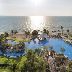 Отель White Sand Beach Residences Pattaya бассейн фото 2