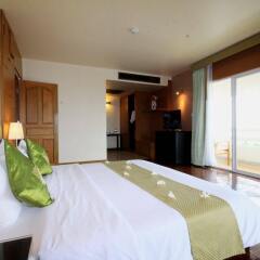 Отель Sea Breeze Jomtien Resort комната для гостей фото 5