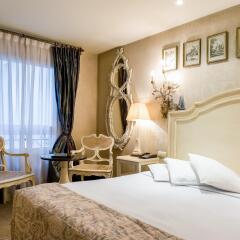 Отель Hôtel Chateaubriand Champs Elysées Париж комната для гостей фото 4