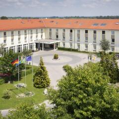 Отель Holiday Inn Express Munich Airport фото 4
