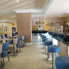 Отель Golden Avenida Suites гостиничный бар