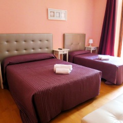 Отель Hostal Balmes Centro комната для гостей