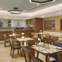 Ramada Istanbul Old City Турция, Стамбул - 1 отзыв об отеле, цены и фото номеров - забронировать отель Ramada Istanbul Old City онлайн питание фото 3