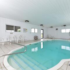 Отель Americas Best Value Inn Effingham бассейн