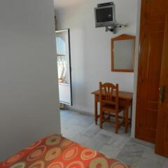 Отель Hostal El Alferez Испания, Вехер-де-ла-Фронтера - отзывы, цены и фото номеров - забронировать отель Hostal El Alferez онлайн удобства в номере