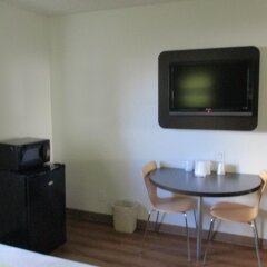 Отель Motel 6 Canoga Park США, Лос-Анджелес - отзывы, цены и фото номеров - забронировать отель Motel 6 Canoga Park онлайн удобства в номере фото 2