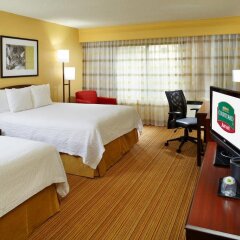 Отель Courtyard Columbus Airport комната для гостей