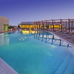 Отель Hilton Capital Grand Abu Dhabi бассейн фото 2